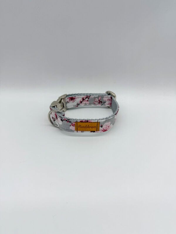 Halsband Kirschblüten Grau